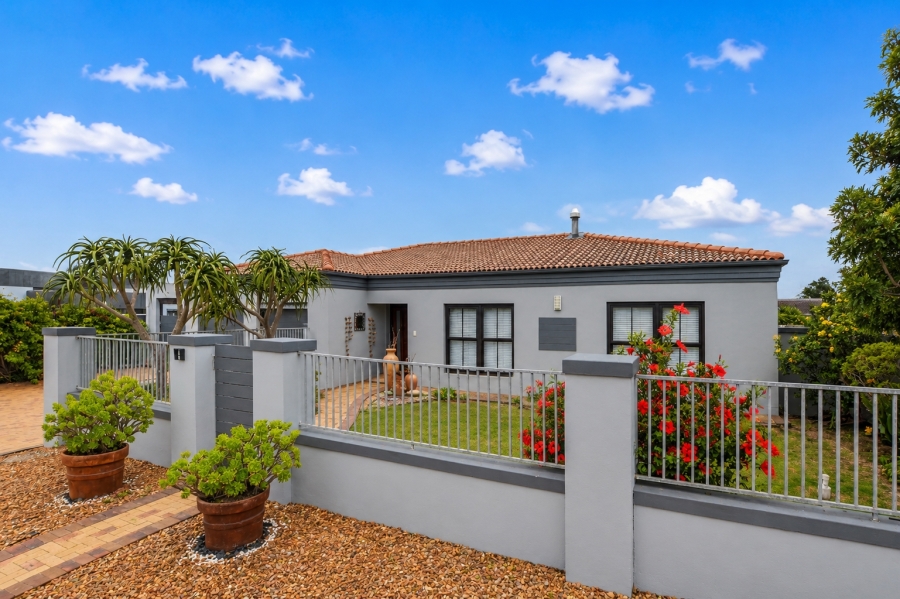 4 Bedroom Property for Sale in Yzerfontein Western Cape